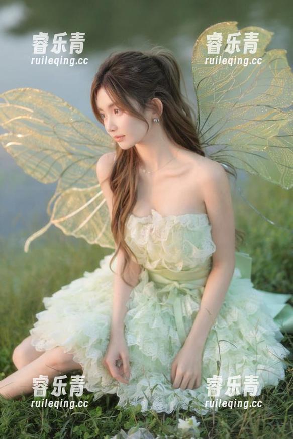 花リリ(Plant Lily)兔女郎最新图包发布，快来看看她的时尚新姿态.txt